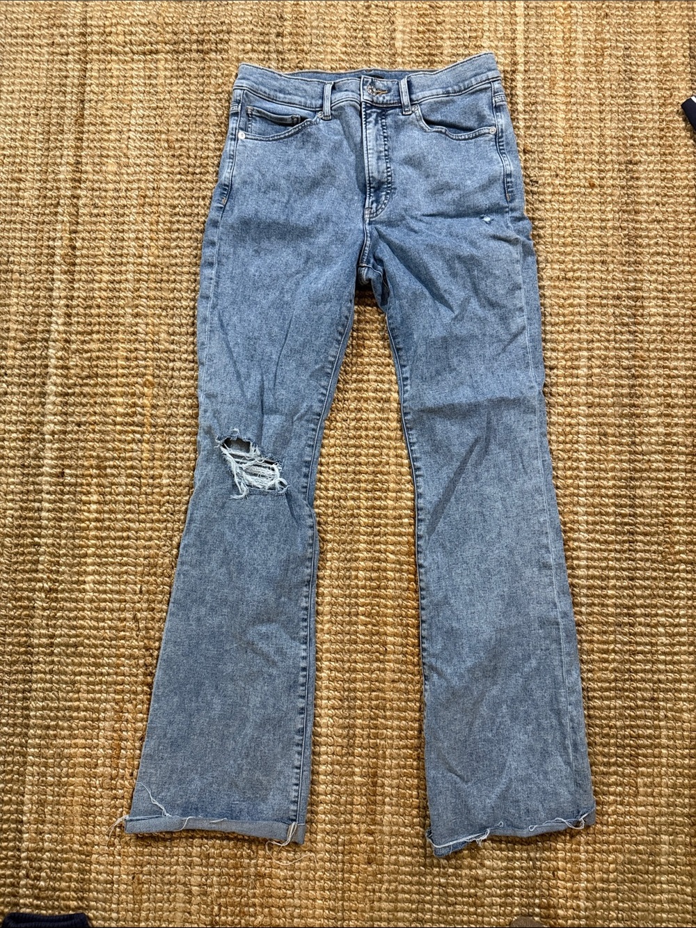 Express 10L Women’s Blue Distressed Straight-Leg Jeans